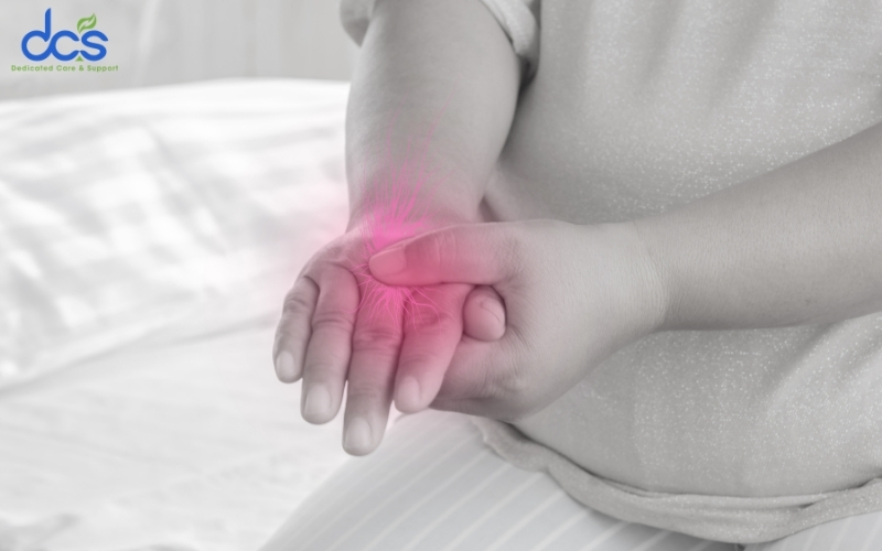 Người bệnh cần khám khi xuất hiện tê tay